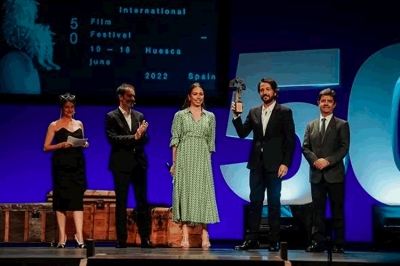 Diego Luna recibe galardón Ciudad de Huesca-Carlos Saura