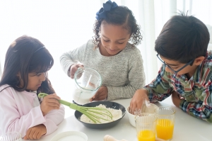 Diviértete con los pequeños, poniéndolos a cocinar con las recetas de Bodega Aurrera