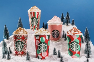 Starbucks da la bienvenida a la temporada navideña con vibrantes vasos rojos de regalo