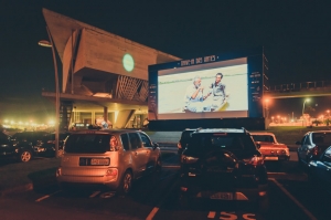 Autocine, tendencia que brinda una experiencia sorprendente