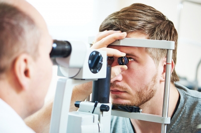 Especialistas hacen llamado para acudir a un examen visual al menos una vez al año