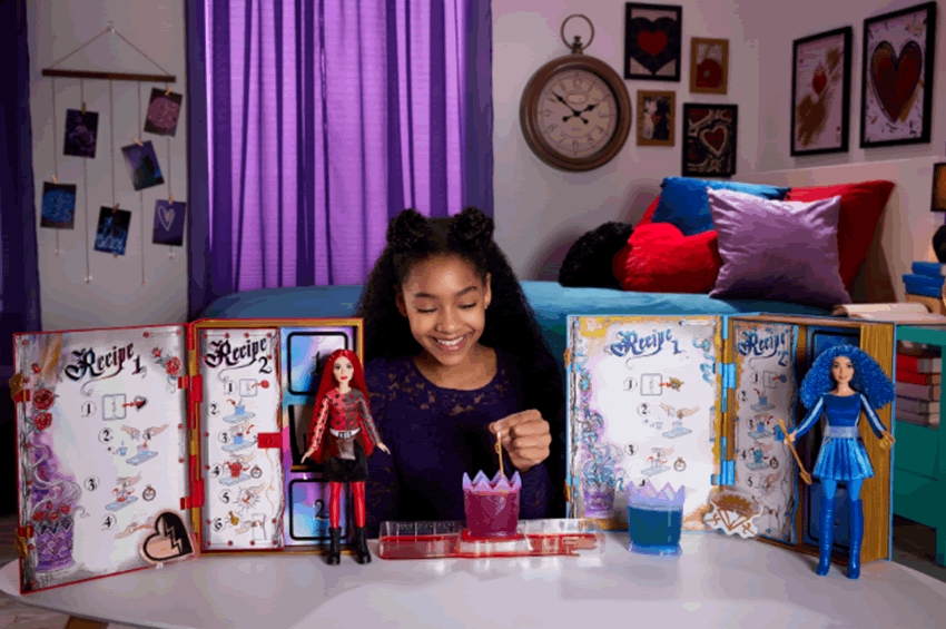 Mattel presenta la colección de muñecas basadas en Descendientes: El Ascenso de Red, la película original de Disney
