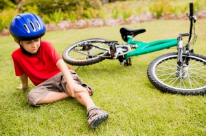 ¿Cómo enseñar a tu hijo a andar en bici sin salir raspado en el intento?
