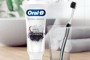 Oral-B lanza Natural Essence, para obtener dientes blancos  y saludables