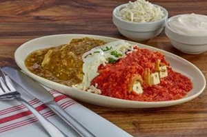 Platillos verde, blanco y rojo para celebrar el Día de la Bandera