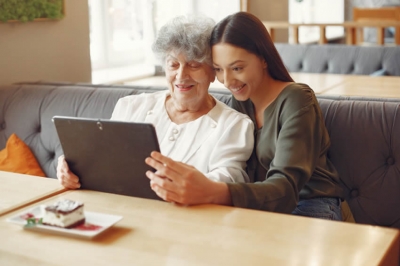 ¿Para qué usan la tecnología nuestros abuelos?